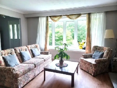 SCARBORO McCOWAN FURNISHED HOUSE MAIN FL 3 BEDRM   PATIO PARKING image