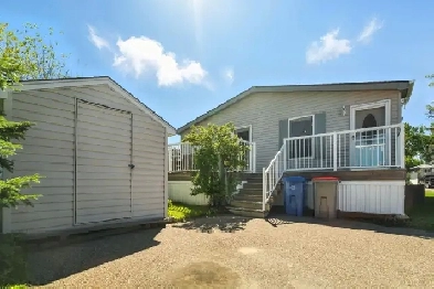 3 bedroom 2 bathroom mobile home in Parkland Village image