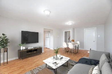 Beautiful 2 bedroom Lower Unit Near Thomson Park image