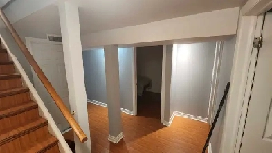 1 private bedroom Bathurst and Steels area image