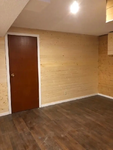 A basement suite2 bedroom   1 Spacious den 5 minutes to CTRAIN image