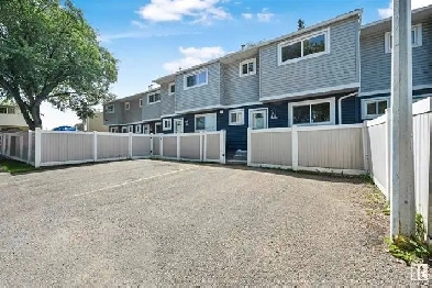 FULLY RENOVATED TOWNHOUSE  416 HERMITAGE RD NW image