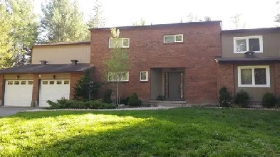 Executive Private Suny Renov Amenities Serv Good Neighbor image