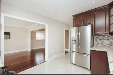 Detached 3 bedroom house main floorfor Rent in Scarborough image