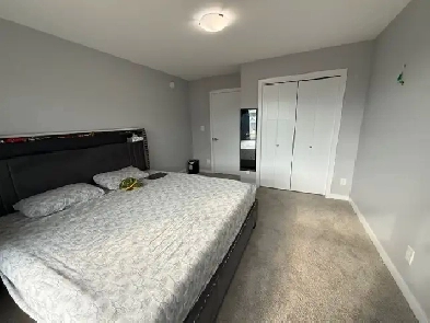 2 bedrooms available image