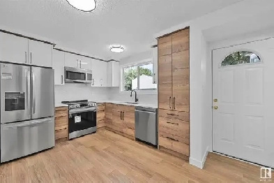 FULLY RENOVATED TOWNHOUSE  416 HERMITAGE RD NW image