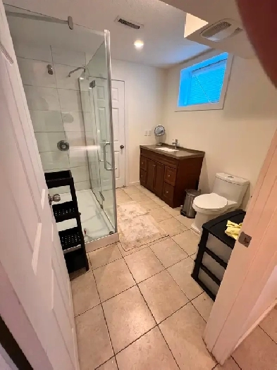 Female only residence 4 mins walk to UCUofCU of CCtrain image