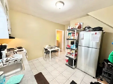 2 BED   1 BATH TRIPLEX UNIT IN THOROLD image