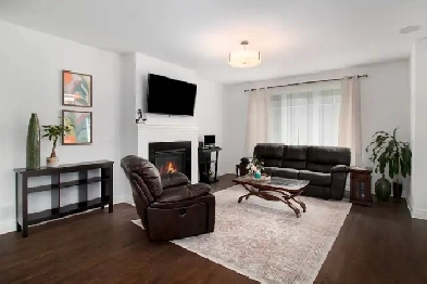 NO REAR NEIGHBOURS  Upgraded 4 1 bedroom home image
