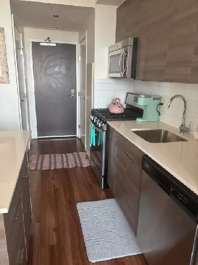 Bright  Spacious 1Bedroom Apartment in Beltline image