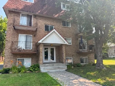 3 12 Longueuil 12711 terrasse pour Octobre image
