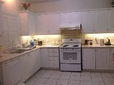 4 Rent 950 month ALL INCLUSIVE Frnished Large Clean Bdrm image