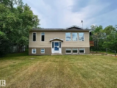 Country home on 123 acre in county of St Paul image