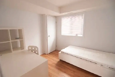 All Inclusive Rooms 5 minute walk to UWLaurier for Sept 2025 image