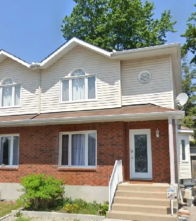 Maison Meuble 3 Chambres  15 SDB   Cour Arrire et Parking image