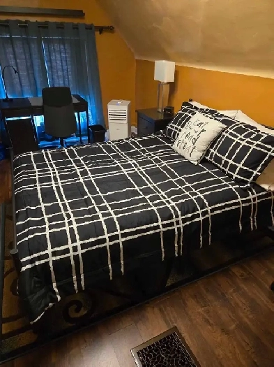 LOOKING FOR A SHORT TERM RENTER image