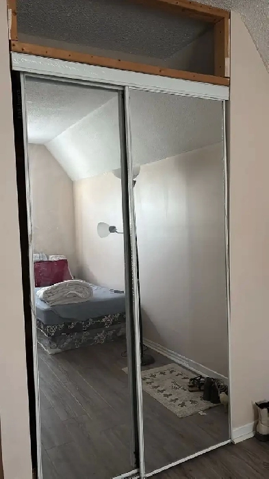 Girls only room available 5 mins walk from Humber College North image