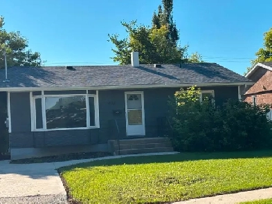 3 Bedroom House for rent  Crestview Area  Massive yard Garage image