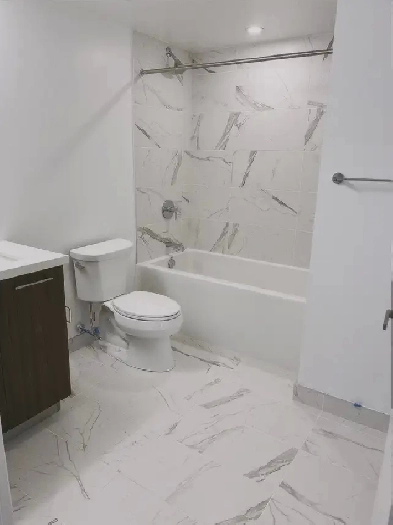 For Rent  Toronto Eglinton TTC Line1 Bedroom   Den   1 Wash image