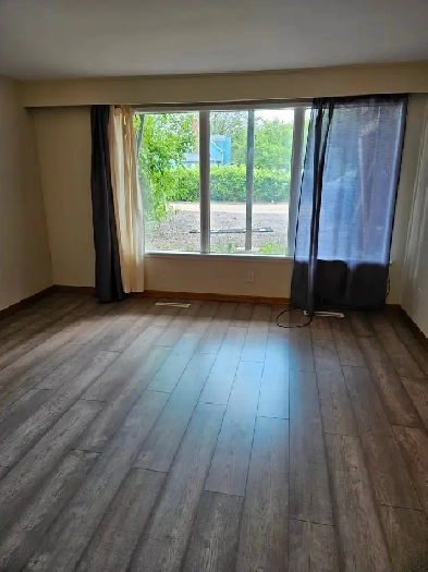 1 bedroom plus den for rent in Town of Beausejour image