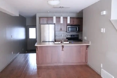 3 Bedroom 25 Bathroom Townhouse for Rent in Drayton Valley image