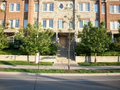 Bright Studio Townhouse Condo near High Park image