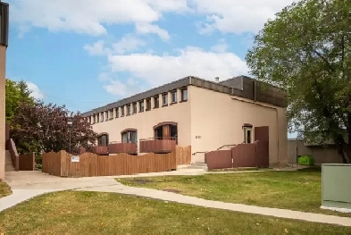 Conveniently Located 2bdrm Condo in highly Crestview image
