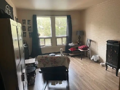 Single Room In 2 Bedroom 2 Level Apartment Available Now image