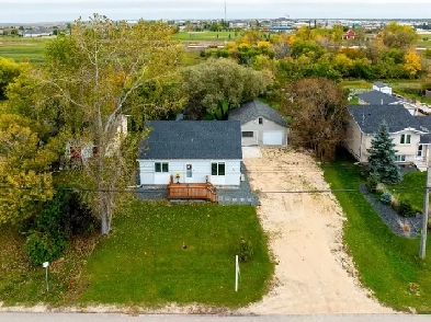 FOR SALE Affordable bungalow in coveted Headingley image