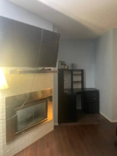 A room is available for rent in NW  Edgemont Calgary image