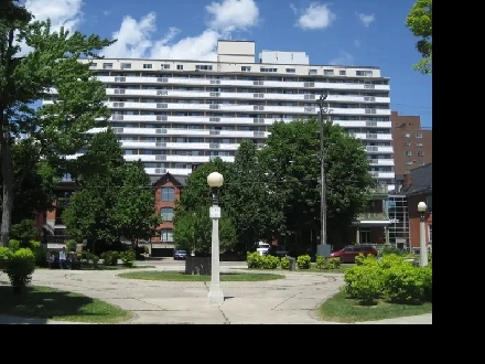 Bach, 1 & 2  Bedrooms - Great Location in Golden Triangle Image# 1