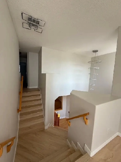 Nice 3 bedrooms upper-level house for rent in NW Calgary Image# 1