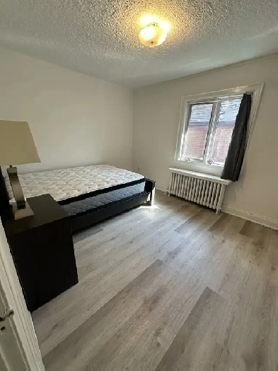 BRIGHT & SPACIOUS ROOM FOR RENT EGLINTON AND AVENUE RD - MIDTOWN Image# 1
