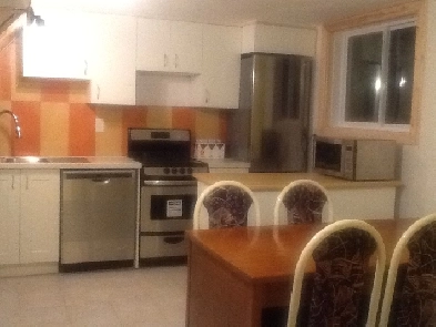 Appartement demi-sous-sol/Semi-basement apartment Image# 1