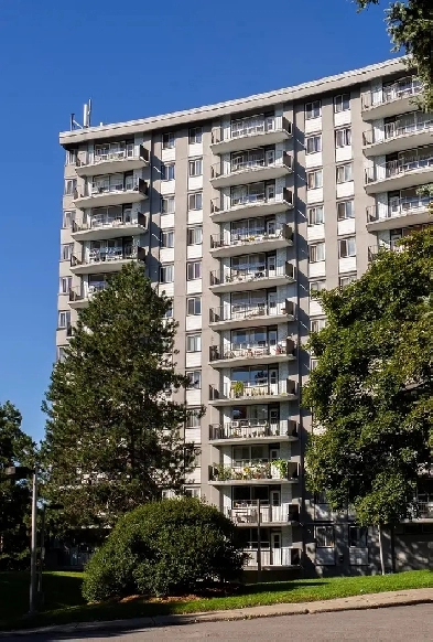 $1699 - February 1st - 2 BEDROOM -  Near Carlingwood Mall Image# 1