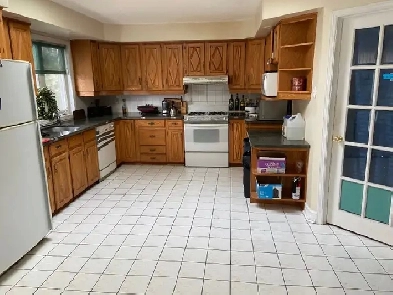 Bright Master Bedroom Near O-Train, Plaza, & Carleton U，Southkey Image# 1