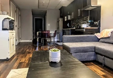 Cozy, Modern & Comfortable 2-Bedroom Near U of A Image# 1