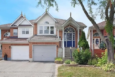 Detached 3-Bed Home on a Quiet Crt in Barrhaven - On the Green Image# 1