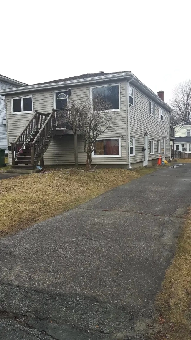 Share 4 bedroom, Rockingham, $850 includes utilities, parking Image# 1