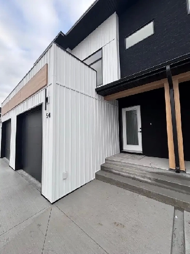 Brand new 3 bdrm 2.5 bath townhouse for rent in Steinbach Image# 1