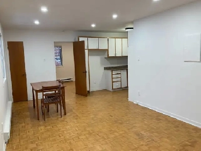 Beau 3 1/2 nouvellement rafraichi, près de tous les services Image# 1