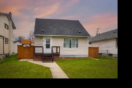 Tastefully Remodelled 3bdrm Home in Crescentwood w/Dbl Garage! Image# 1