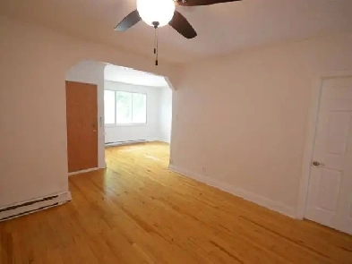 NDG Spacious Open 4 1/2 with washer and dryer CDN-NDG Image# 1