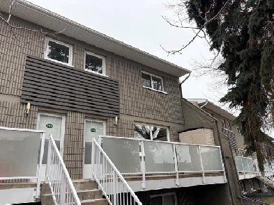 Move-In Tomorrow! Fantastic Corner Unit Townhouse! Image# 1