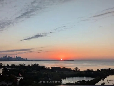 Stunning 2 1 BR, 2 Bath Condo with Parking & Locker in Mimico Image# 1