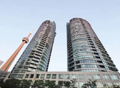 733 sqft 1bdr   1 Den   1 parking at 373 Front Street West image