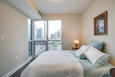 1 Sunny BR w/Ensuite Wash RM - Lakeview next to Union Station Image# 1