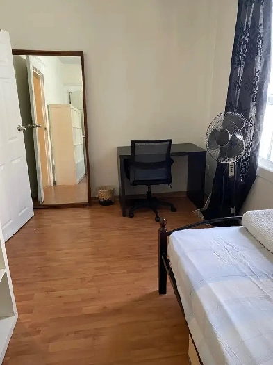 Cozy room in eastyork available from Jan 1st850month image