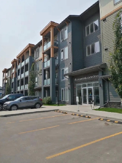 Cozy 1 Bedroom   Den Condo/Apartment Image# 1