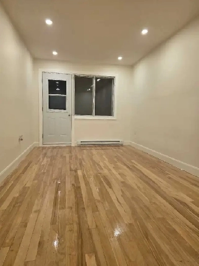 5 1/2 metro fabre disponible 1er janvier Image# 1